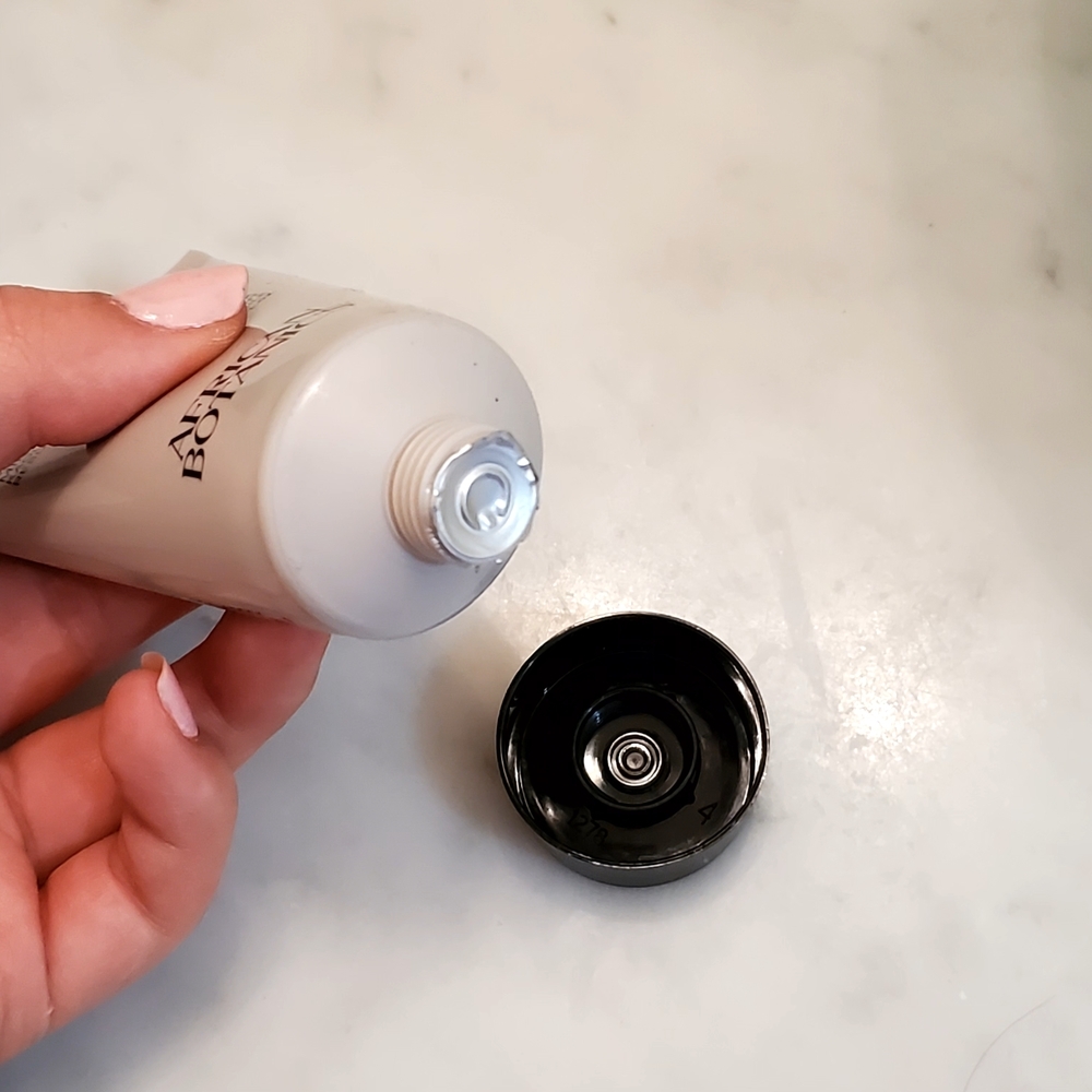 Mineral Cleansing Mask - White - Picture 3 of 3